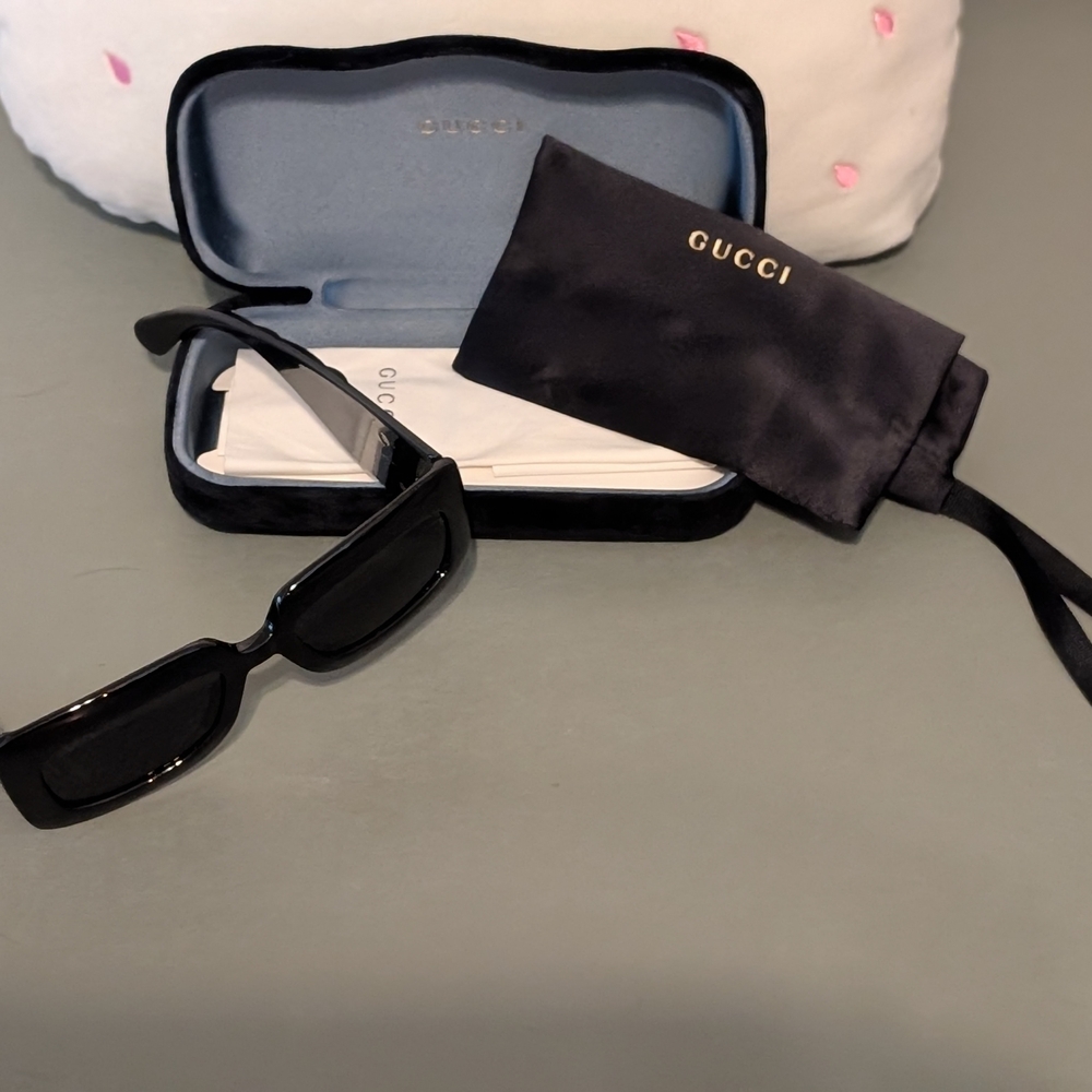 NEW Gucci Black Sunglasses with Case And Duster And Silk Pouch 🖤 - Picture 3 of 8